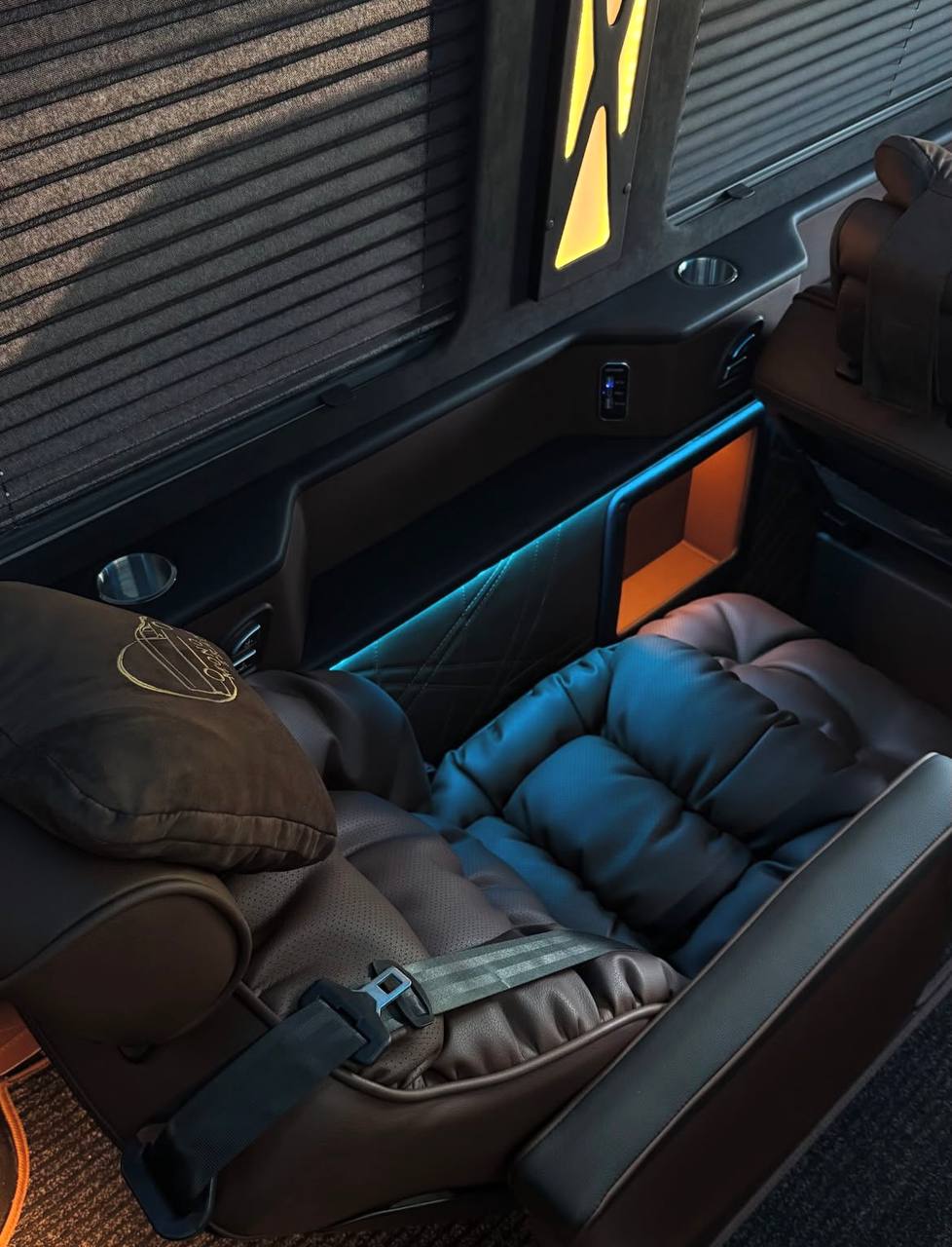 Салон Mercedes Sprinter — задній ряд